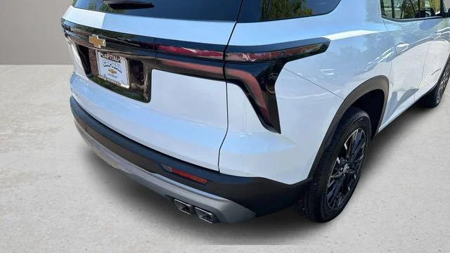 Used 2026 Summit White Chevrolet LT image 39