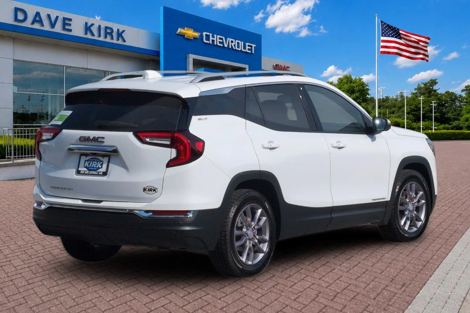Used 2022 SUMMIT WHITE GMC SLT image 3