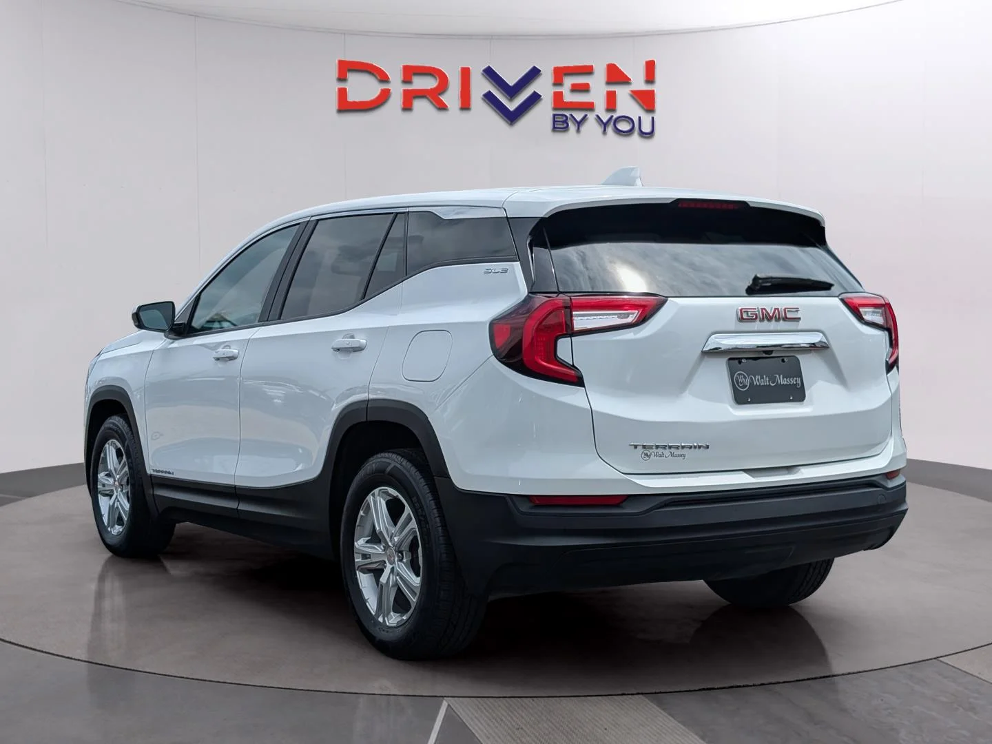 Used 2024 Summit White GMC SLE image 3