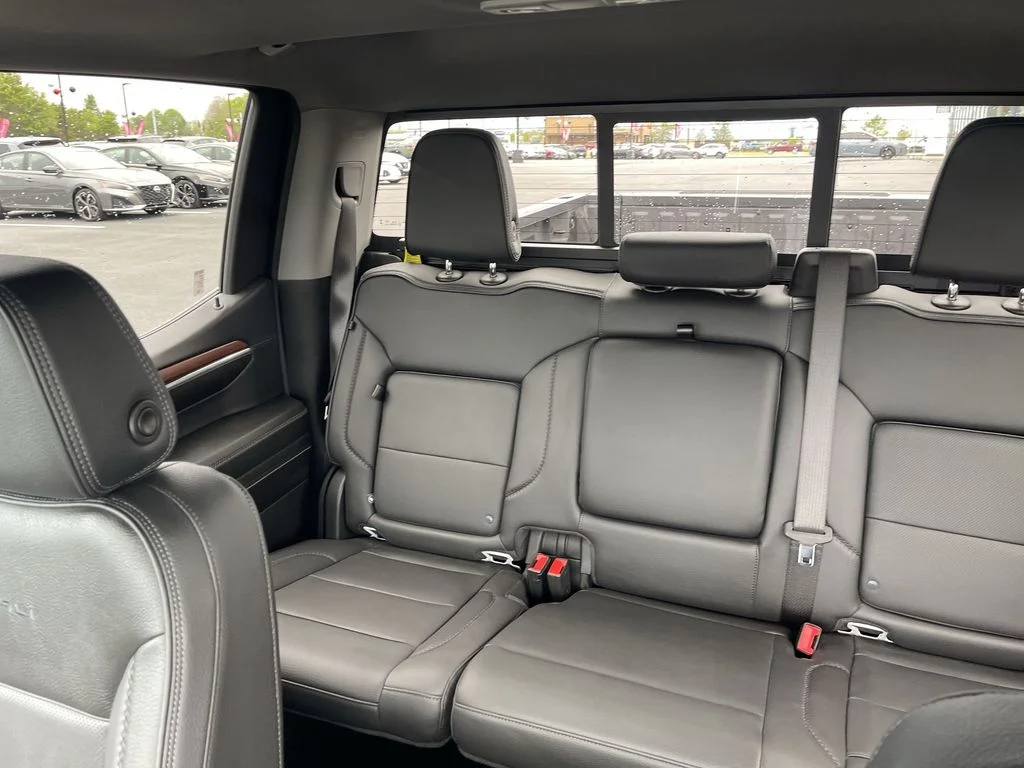 Used 2024 White GMC Denali image 23