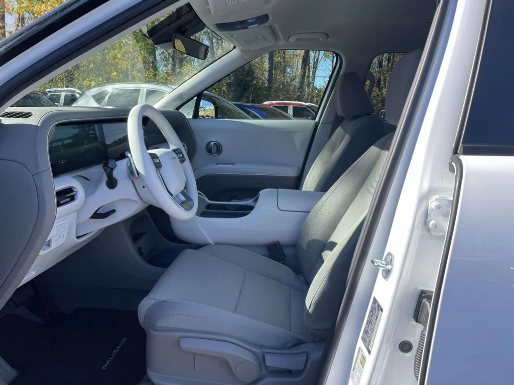 New 2026 White Hyundai SE image 15