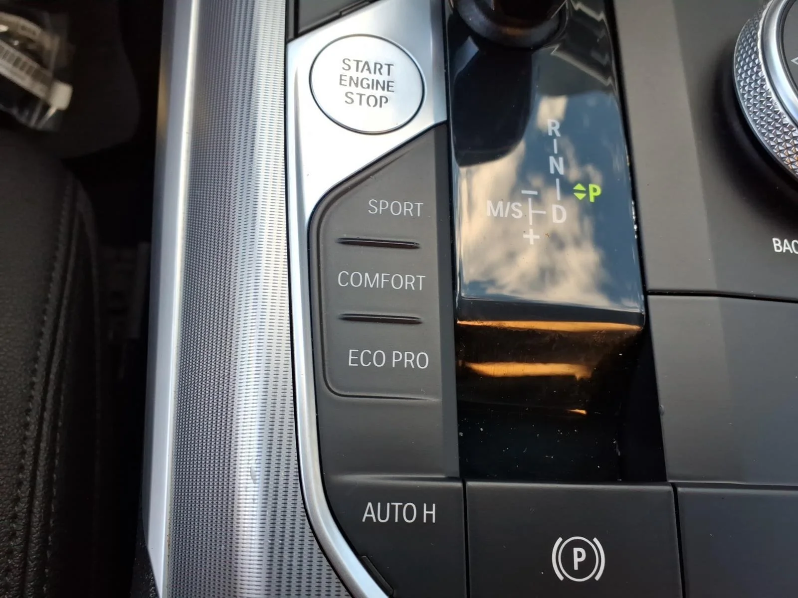 Used 2020 Mineral Gray Metallic BMW 330i xDrive image 9