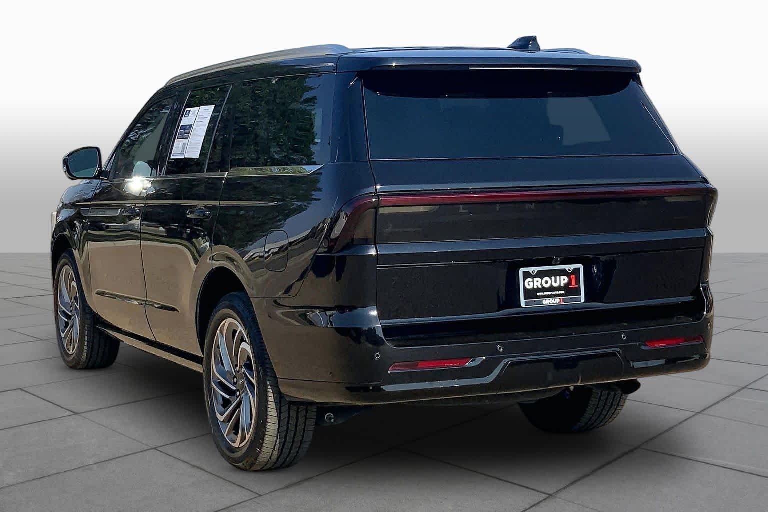 Used 2025 Infinite Black Metallic Clearcoat Lincoln Reserve image 12