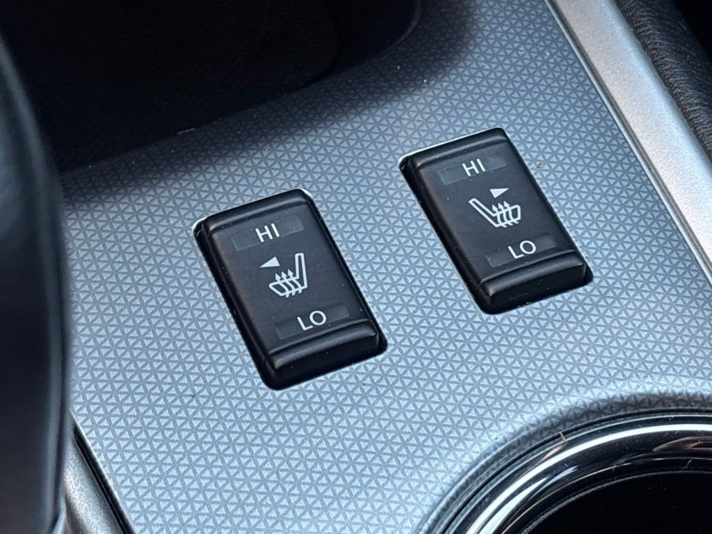 Used 2019 Silver Nissan SL image 32