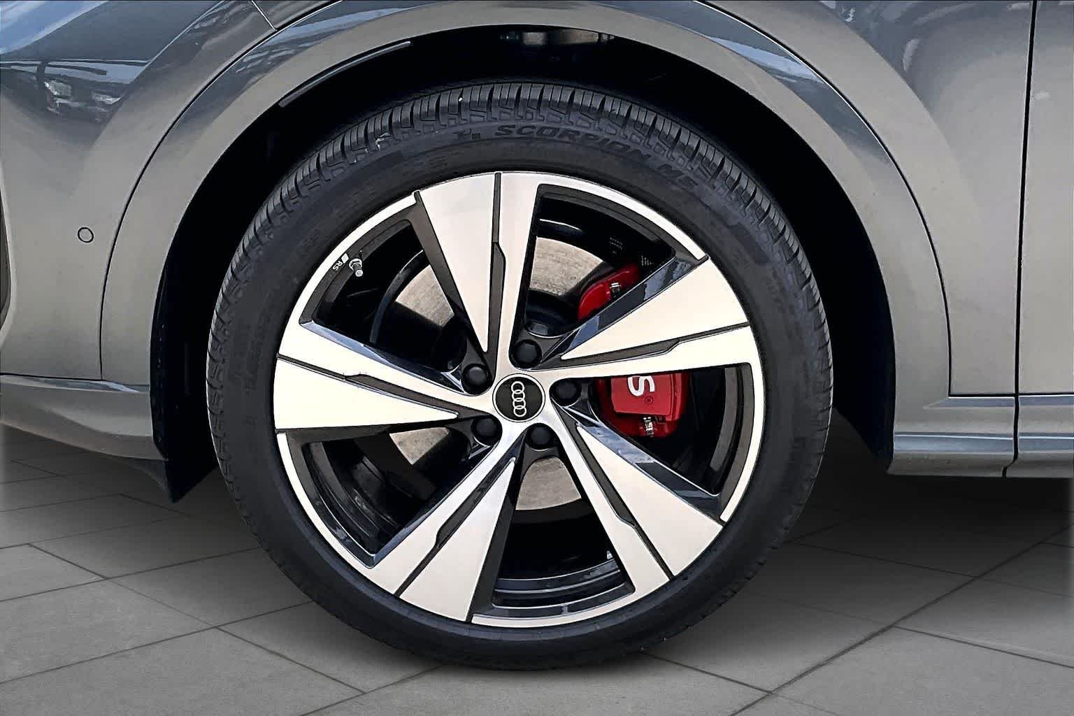 Used 2025 Daytona Gray Pearl Effect Audi Premium Plus image 11