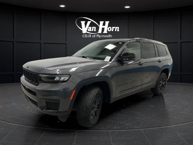 Used 2024 Gray Metallic Jeep Altitude image 3