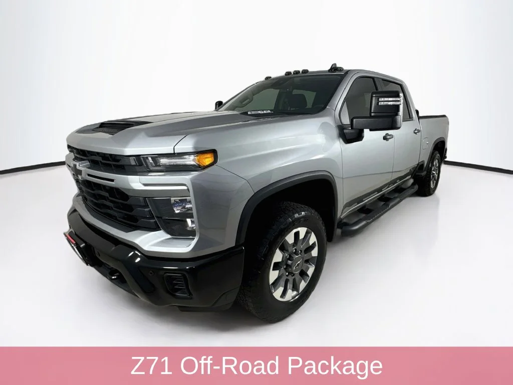 Used 2025 Gray Chevrolet Custom image 3
