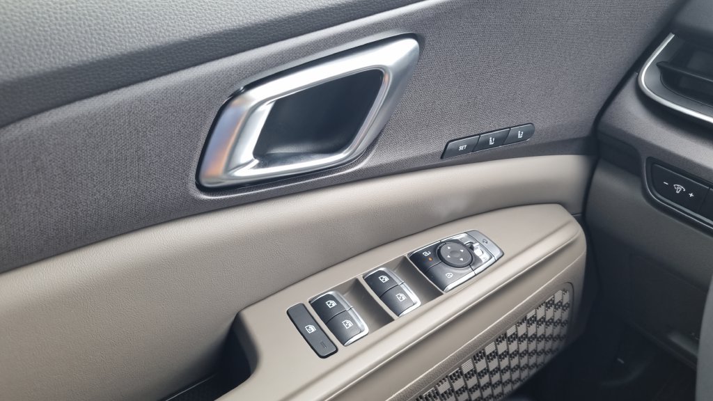 New 2027 Ceramic Silver Kia EX image 20