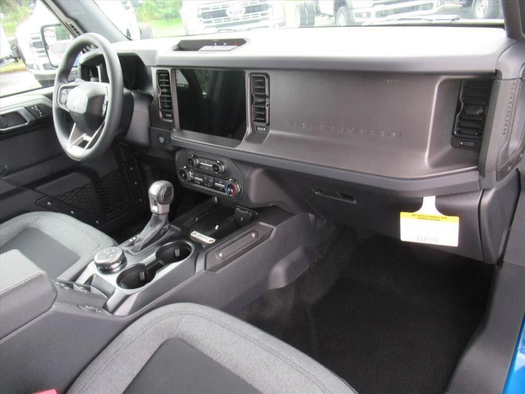 2025 Ford Bronco 4-Door Base - Photo 10