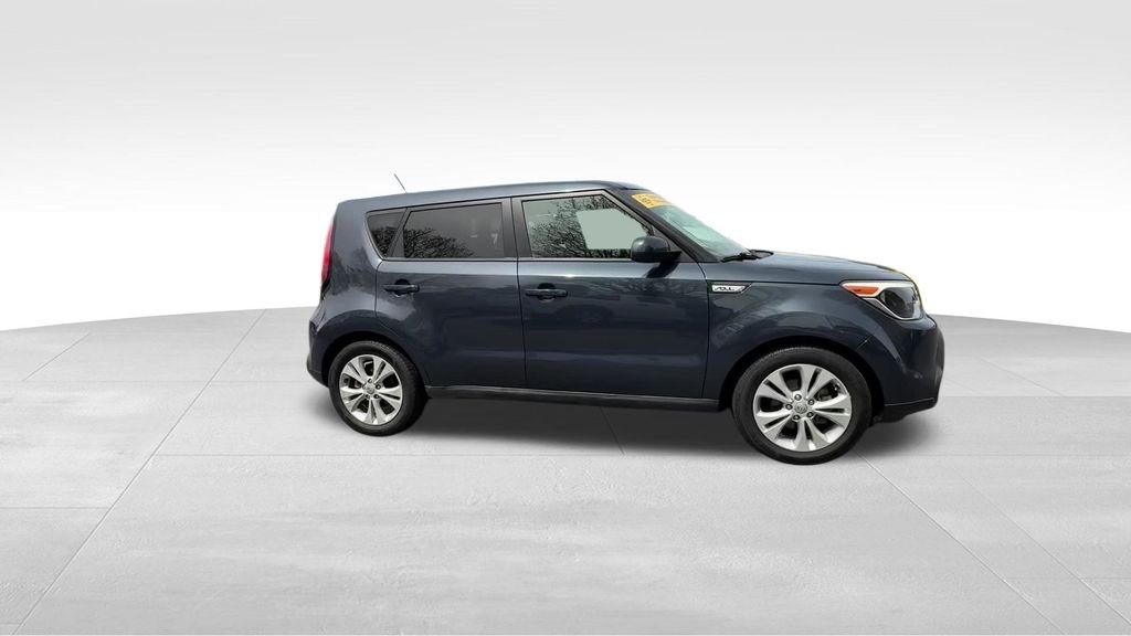 Used 2015 Blue Kia Plus image 8