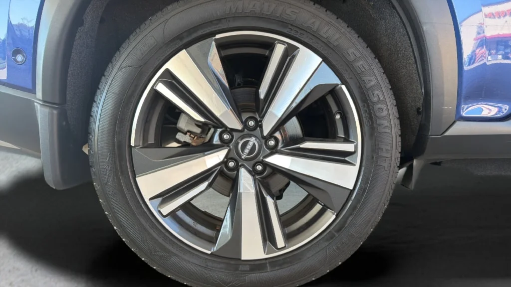 Certified Used 2023 Caspian Blue Metallic Nissan Platinum image 8
