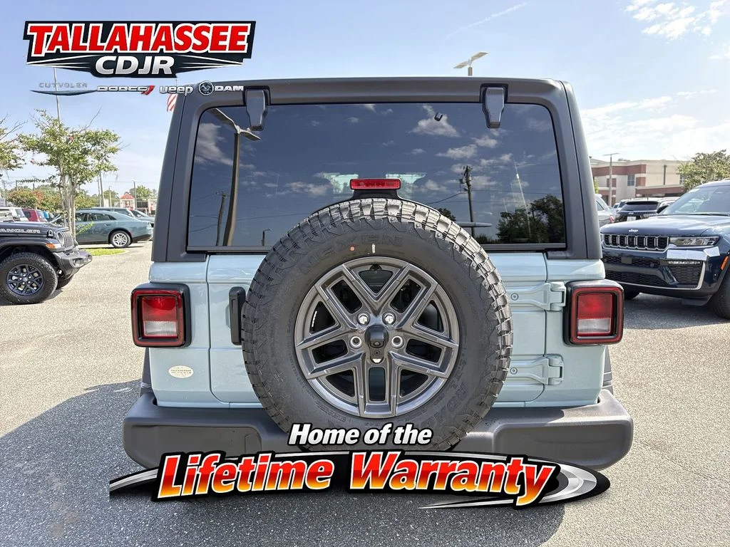 New 2026 Earl Clearcoat Jeep Sport S image 4