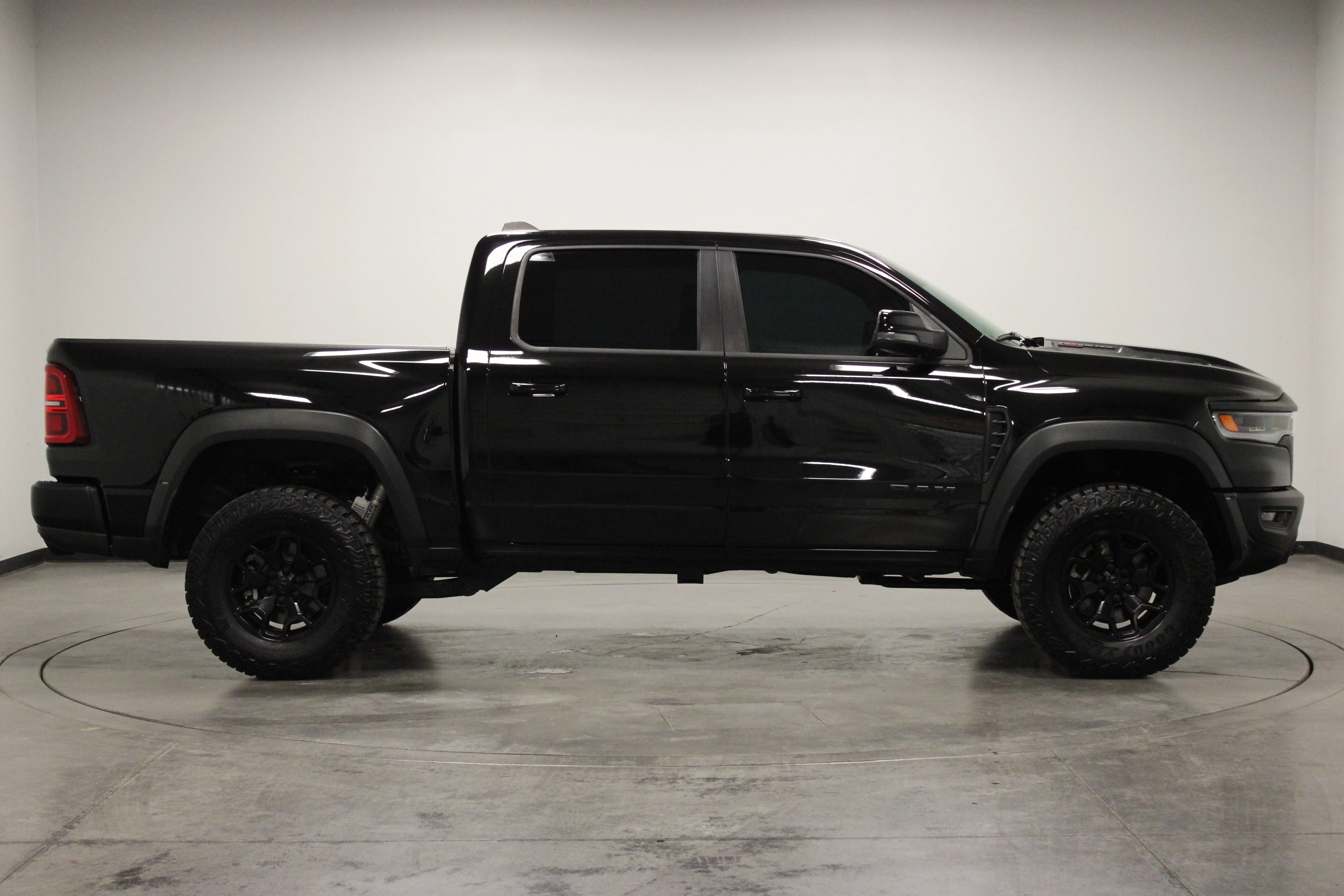 Used 2025 Diamond Black Crystal Pearlcoat Ram RHO image 9