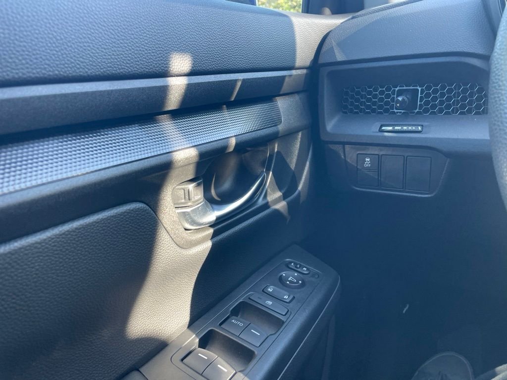 2025 Honda CR-V LX - Photo 17
