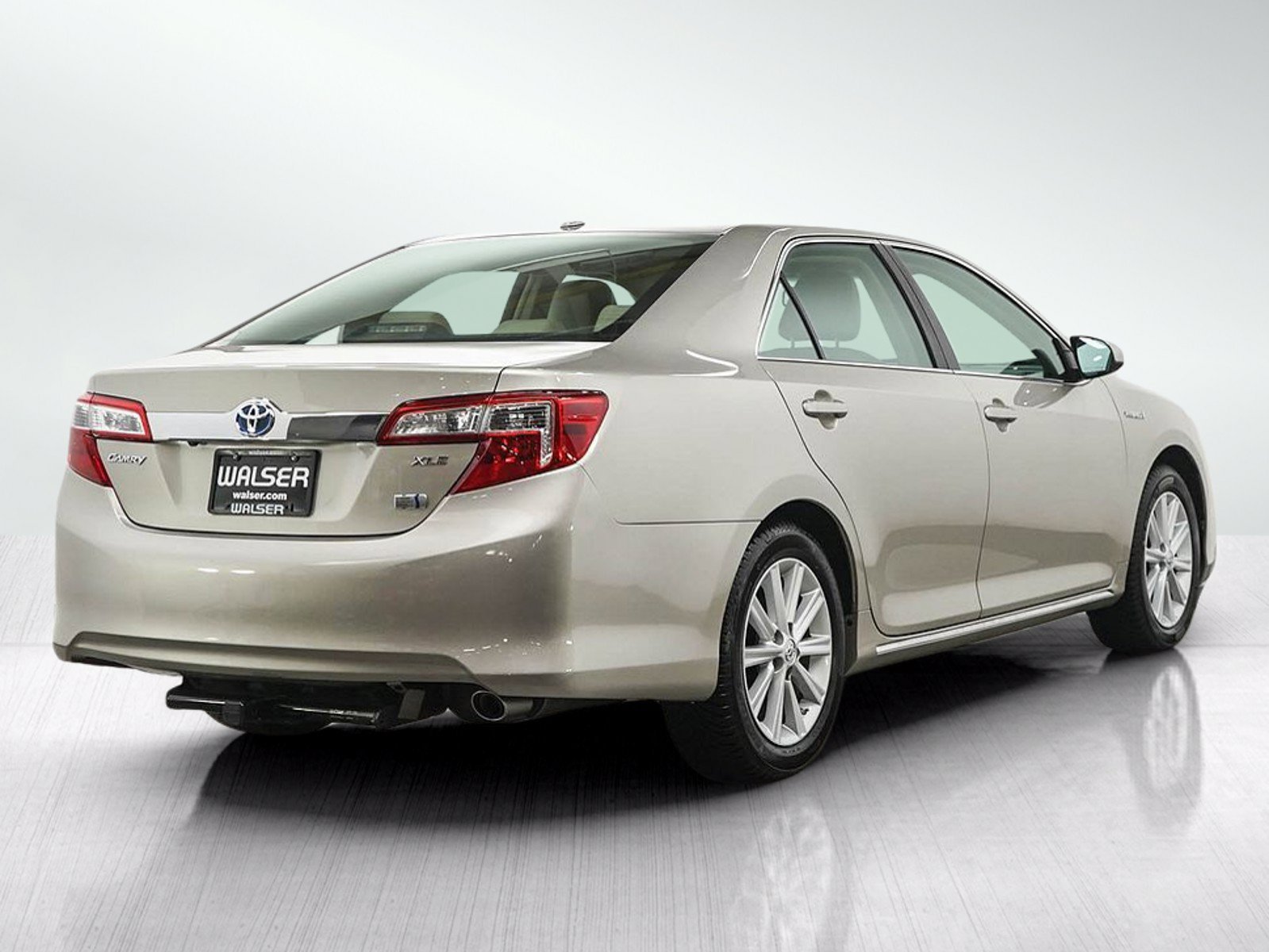 Used 2014 Creme Brulee Mica Toyota 4dr Sdn XLE (Natl) *Ltd Avail* image 6
