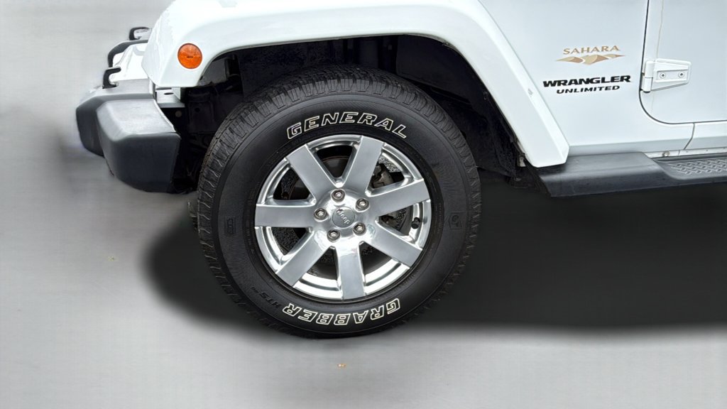 Used 2014 White Jeep Sahara image 21