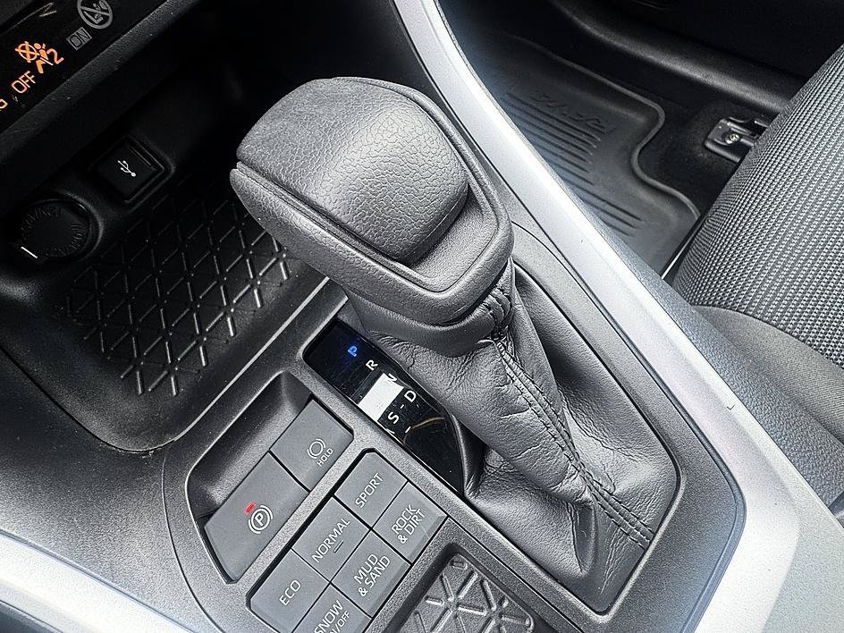 Used 2022 Magnetic Gray Metallic Toyota LE image 16
