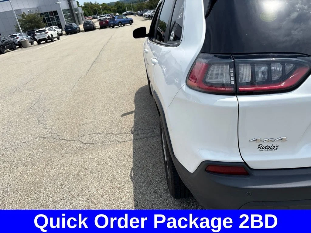 Used 2020 White Jeep Latitude Plus image 4