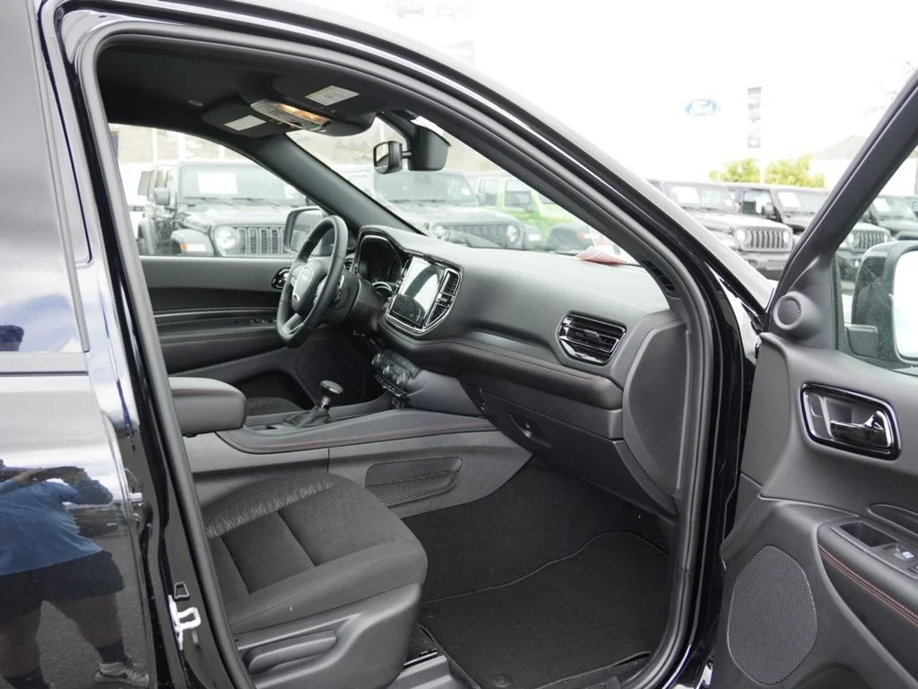 New 2026 Diamond Black Clear-Coat Exterior Paint Dodge GT image 22