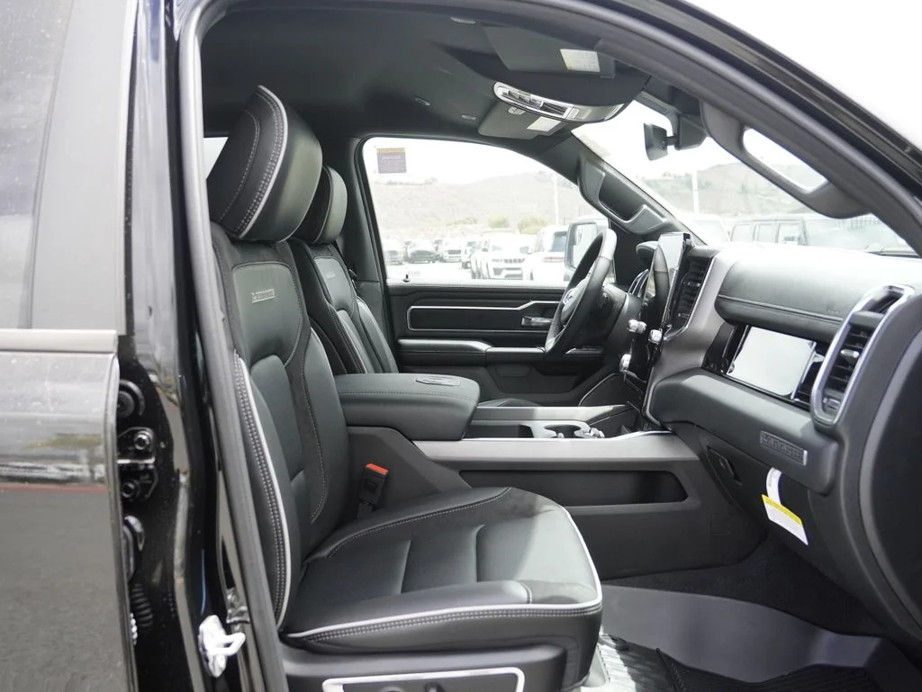 New 2026 Diamond Black Crystal Pearl-Coat Exterior Paint RAM Laramie image 25