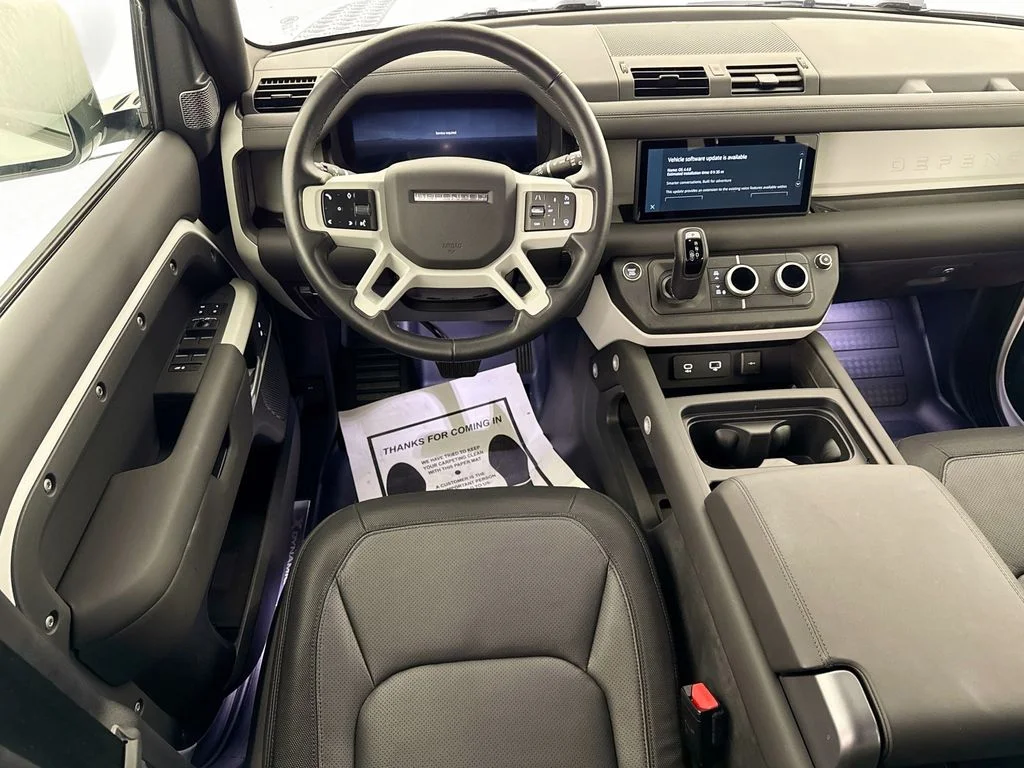 Used 2024 White Land Rover X-Dynamic SE image 22