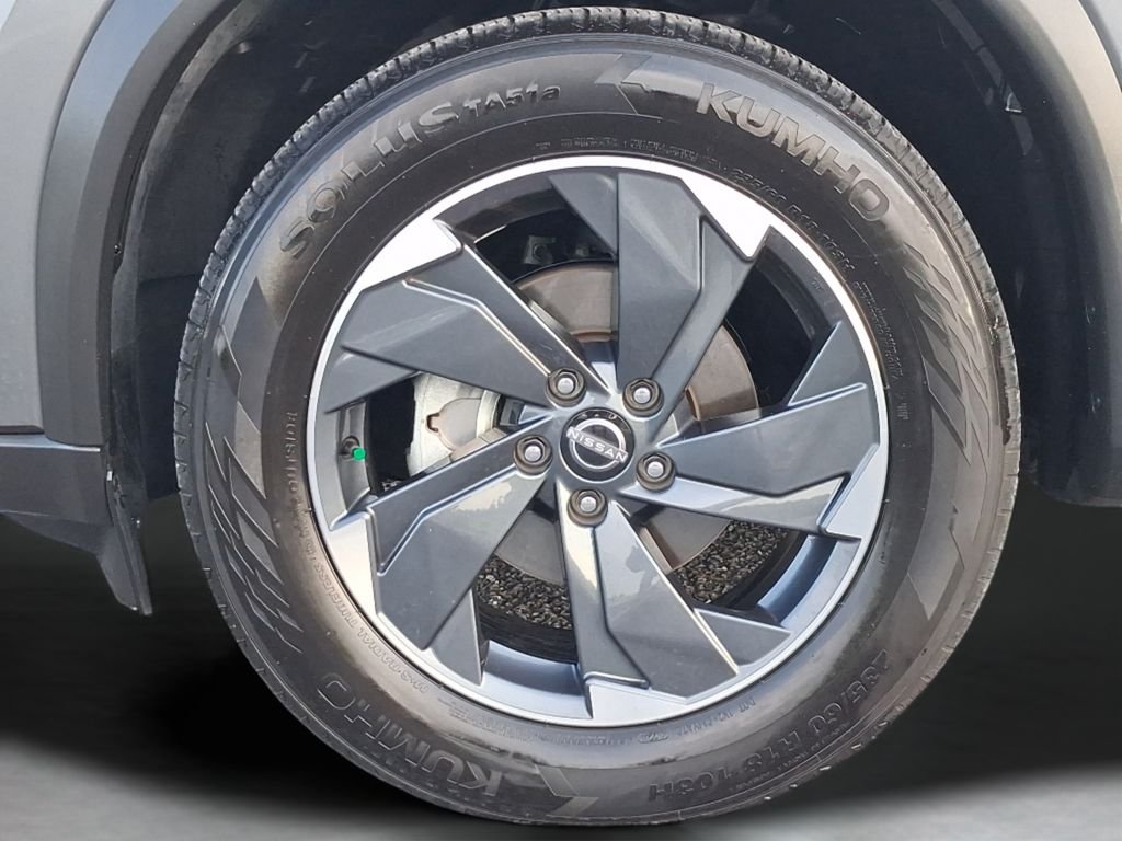 Used 2024 Gray Nissan SV image 9