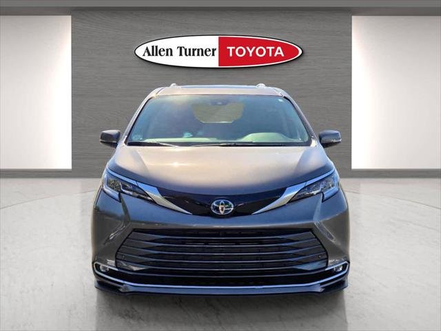 2024 Toyota Sienna Limited - Photo 4