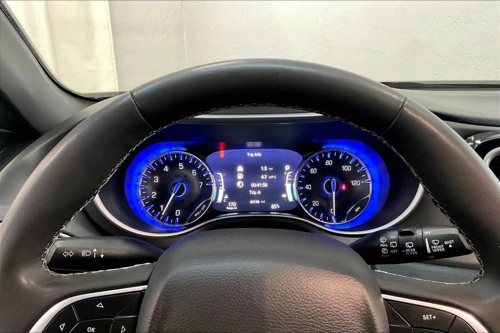 Used 2025 Black Chrysler Select image 18