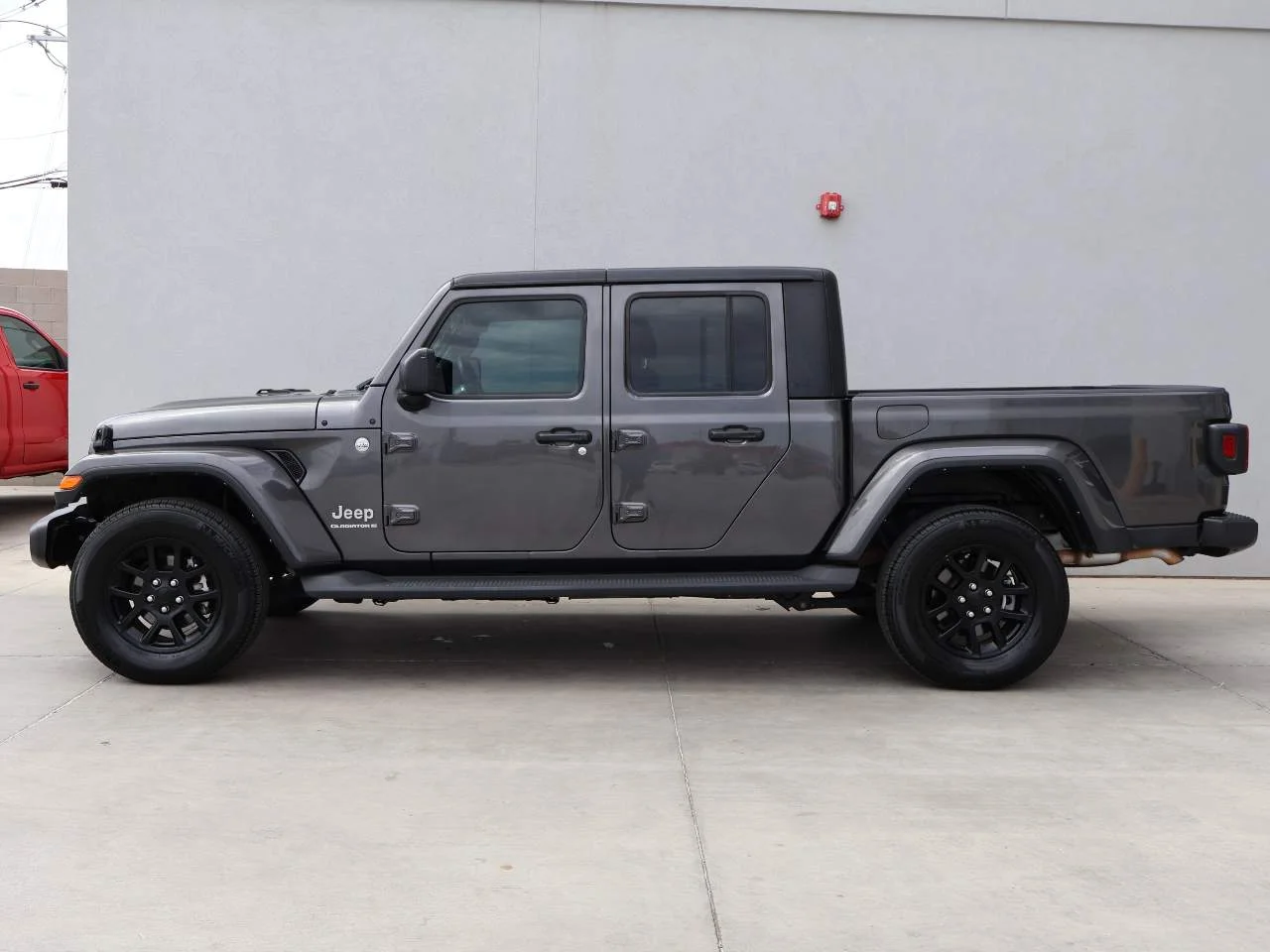 2023 Jeep Gladiator Overland - Photo 2