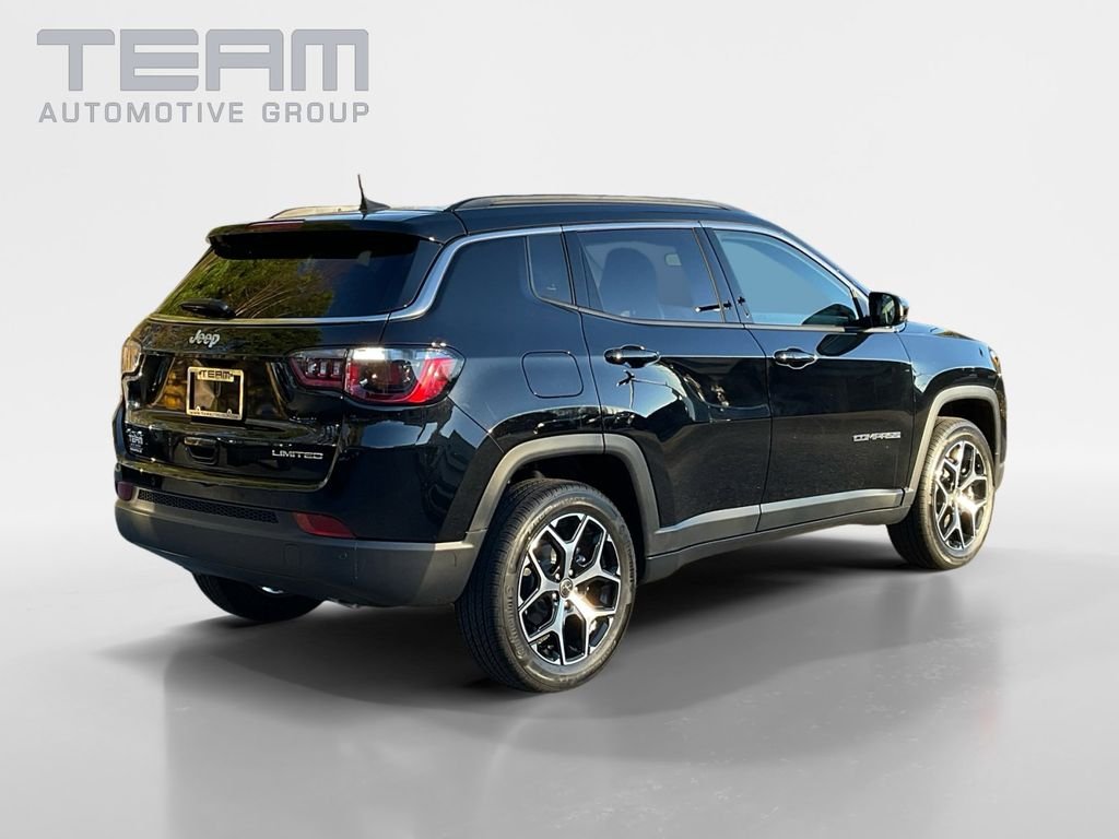 New 2026 Diamond Black Crystal Pearl-Coat Exterior Paint Jeep Limited image 7