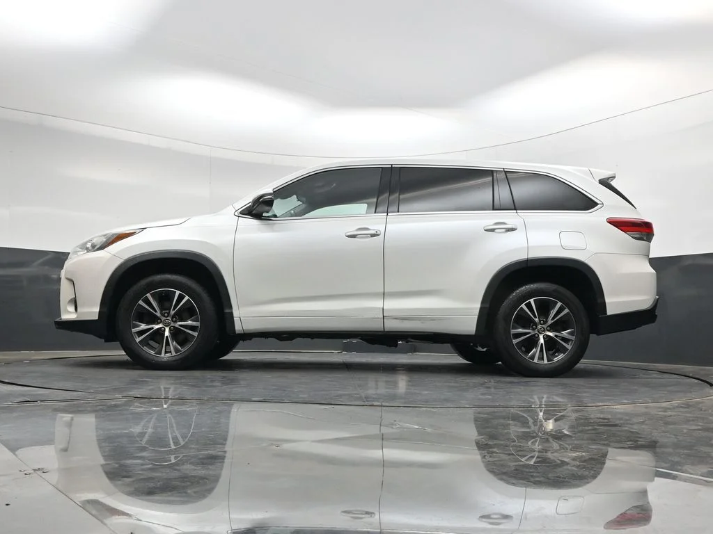 Used 2018 Blizzard Pearl Toyota LE image 30