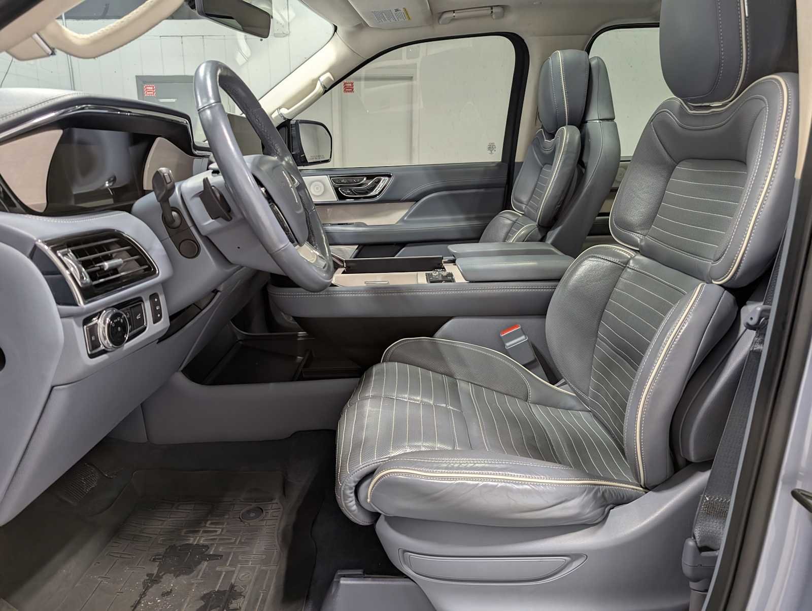 Used 2021 Chroma Crystal Blue Lincoln Black Label image 4