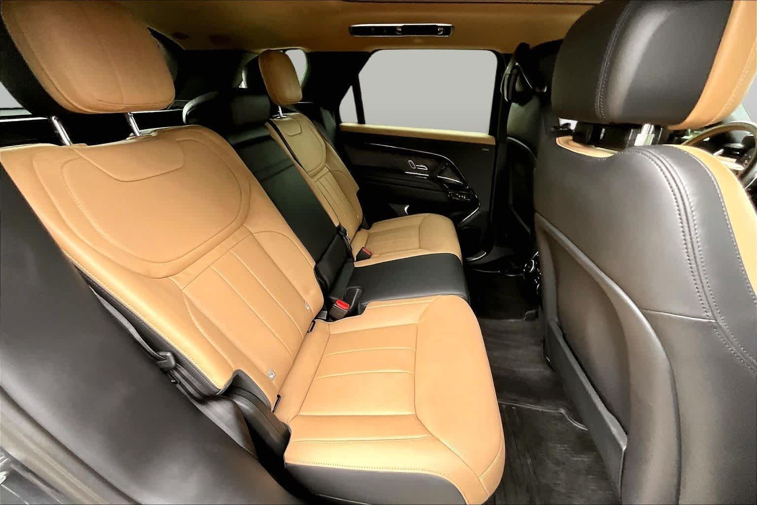 Used 2023  Land Rover SE Dynamic image 20