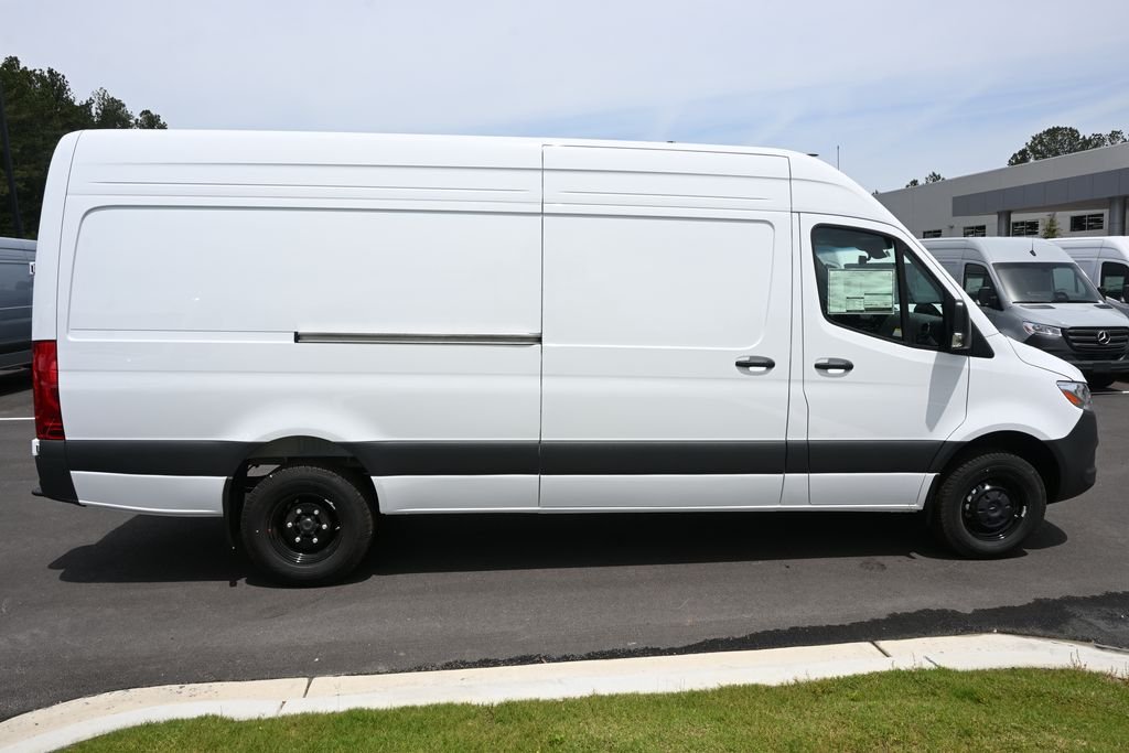New 2026 Arctic White Mercedes-Benz Cargo 170 WB image 22