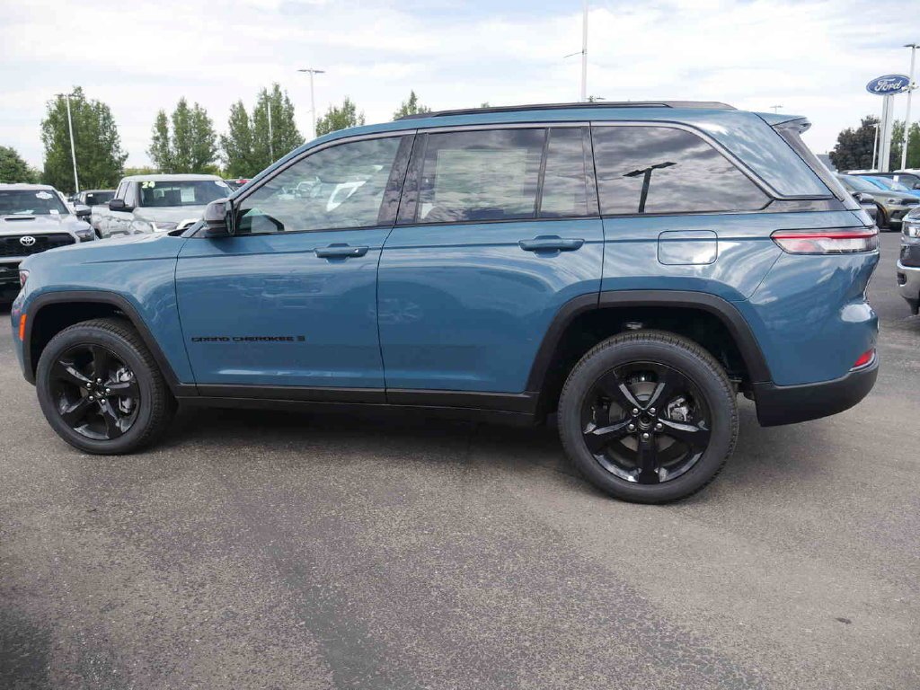 New 2026 Steel Blue Exterior Paint Jeep Limited image 15