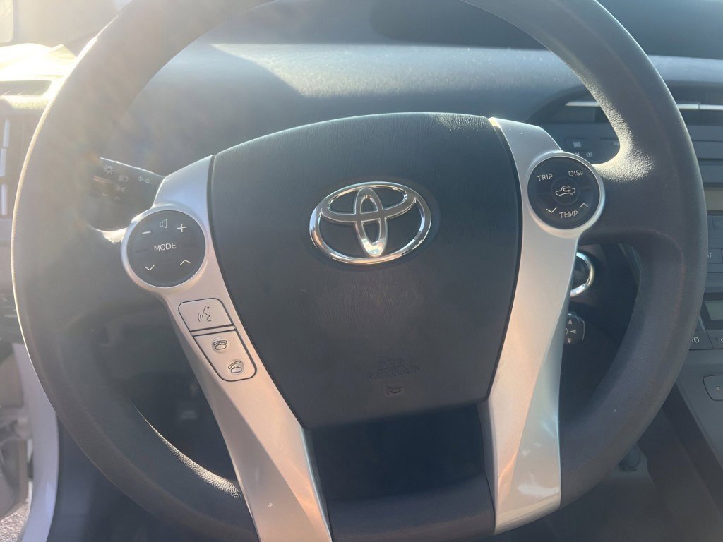 Used 2010 White Toyota V image 19