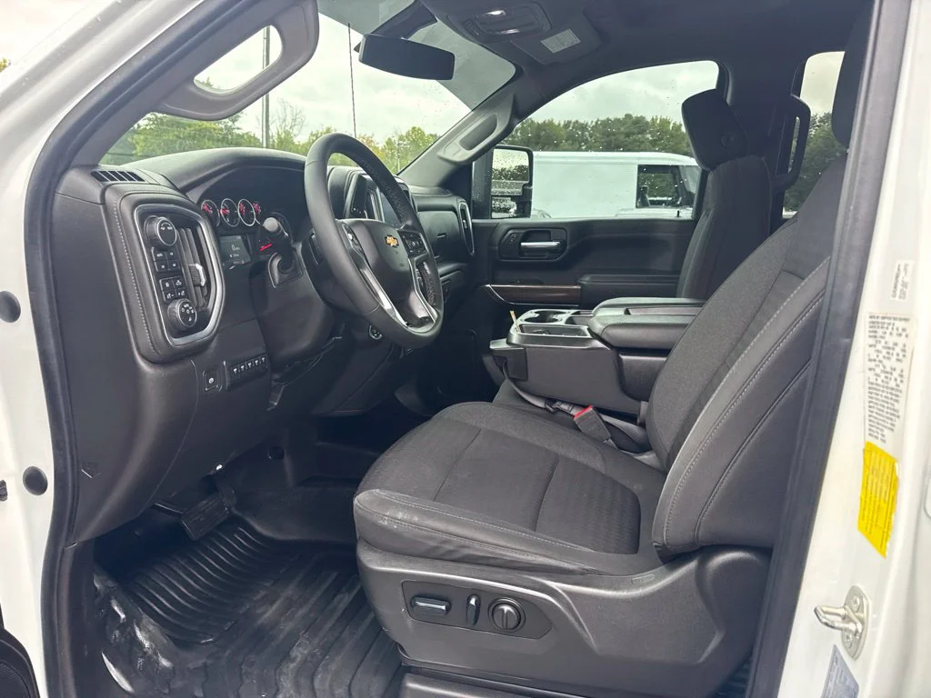 Used 2023 White Chevrolet LT image 3