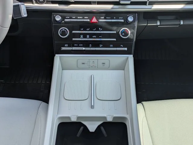 Certified Used 2024 White Hyundai SE image 18