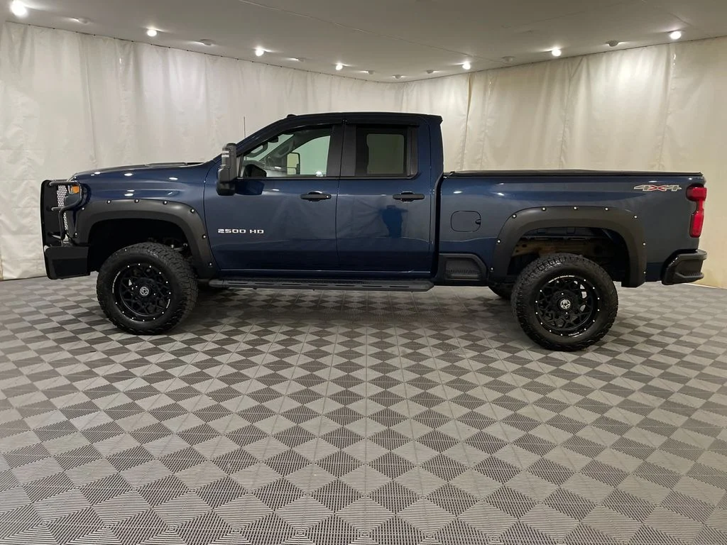 Used 2022 Northsky Blue Metallic Chevrolet Custom image 9