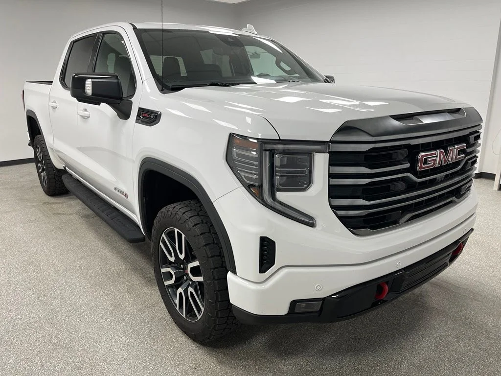 Used 2022 White GMC AT4 image 2