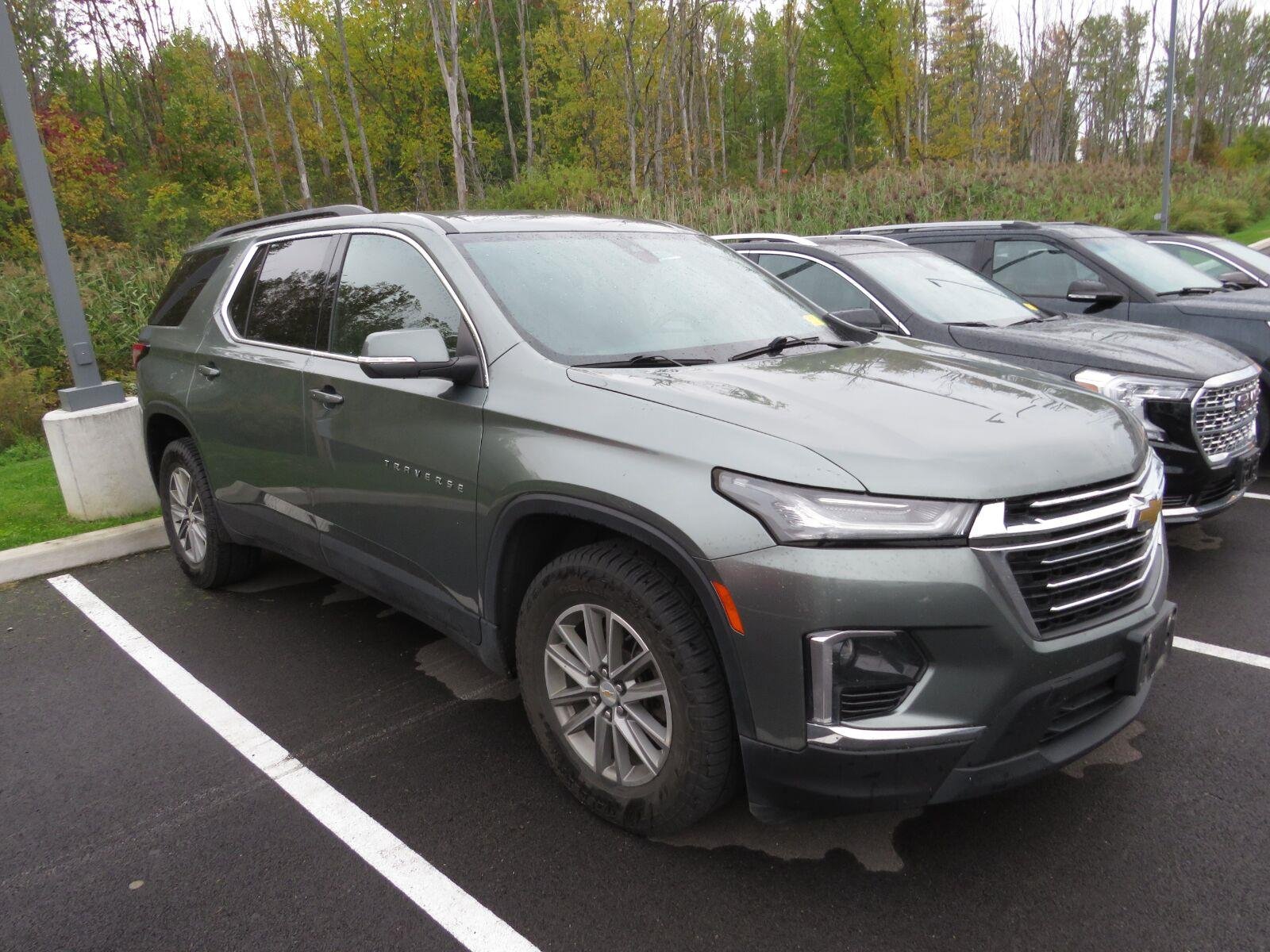 Used 2023 Silver Sage Metallic Chevrolet LT Cloth image 2
