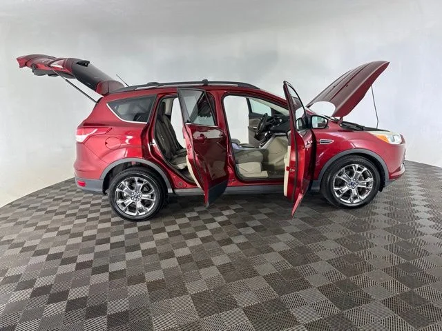 Used 2013 Red Ford SE image 13