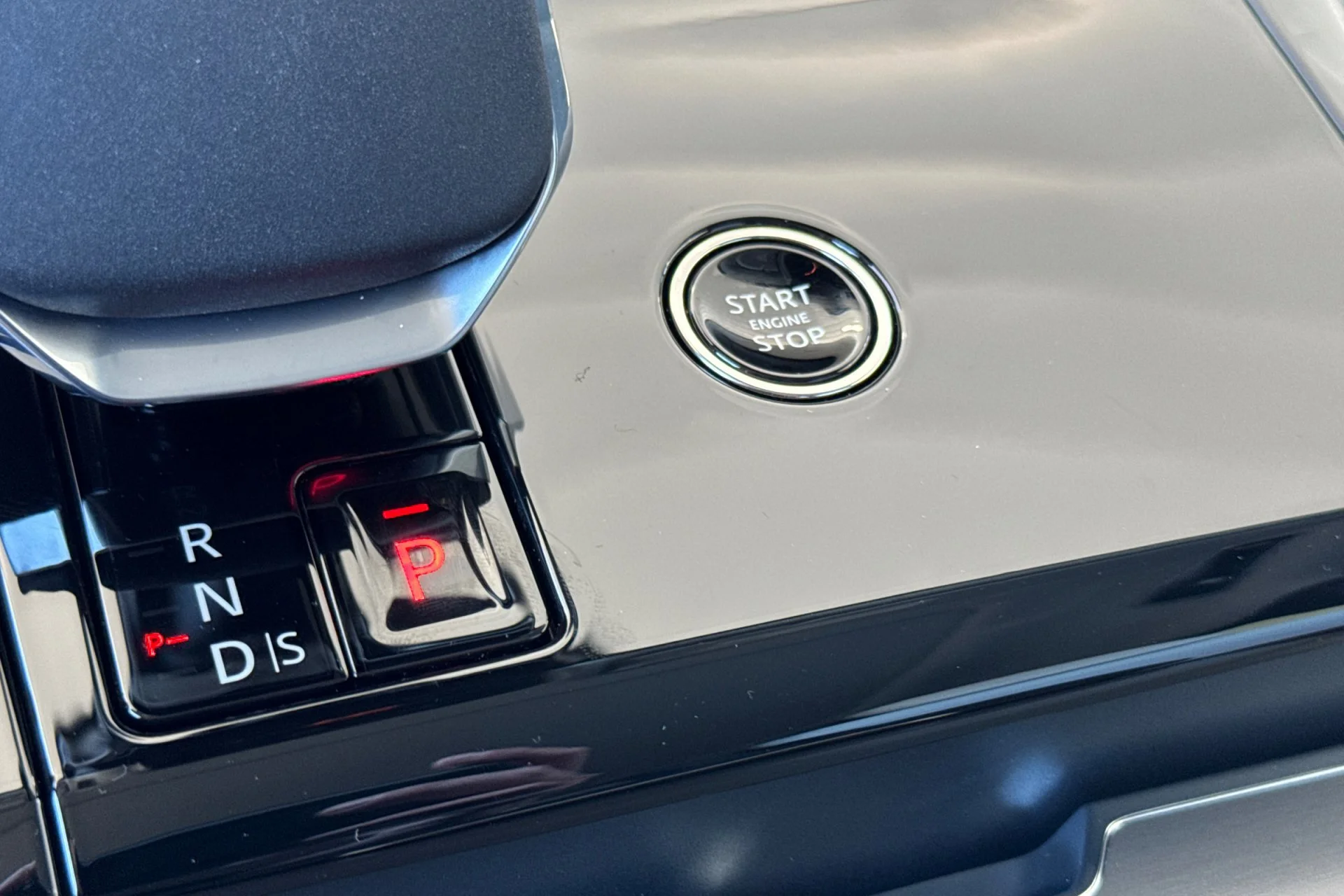 New 2026 Charente Grey Land Rover Dynamic SE image 25