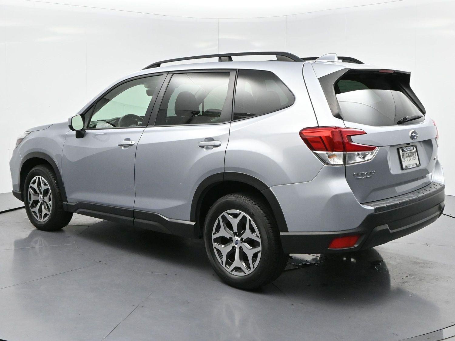 Used 2020 Ice Silver Metallic Subaru Premium image 5