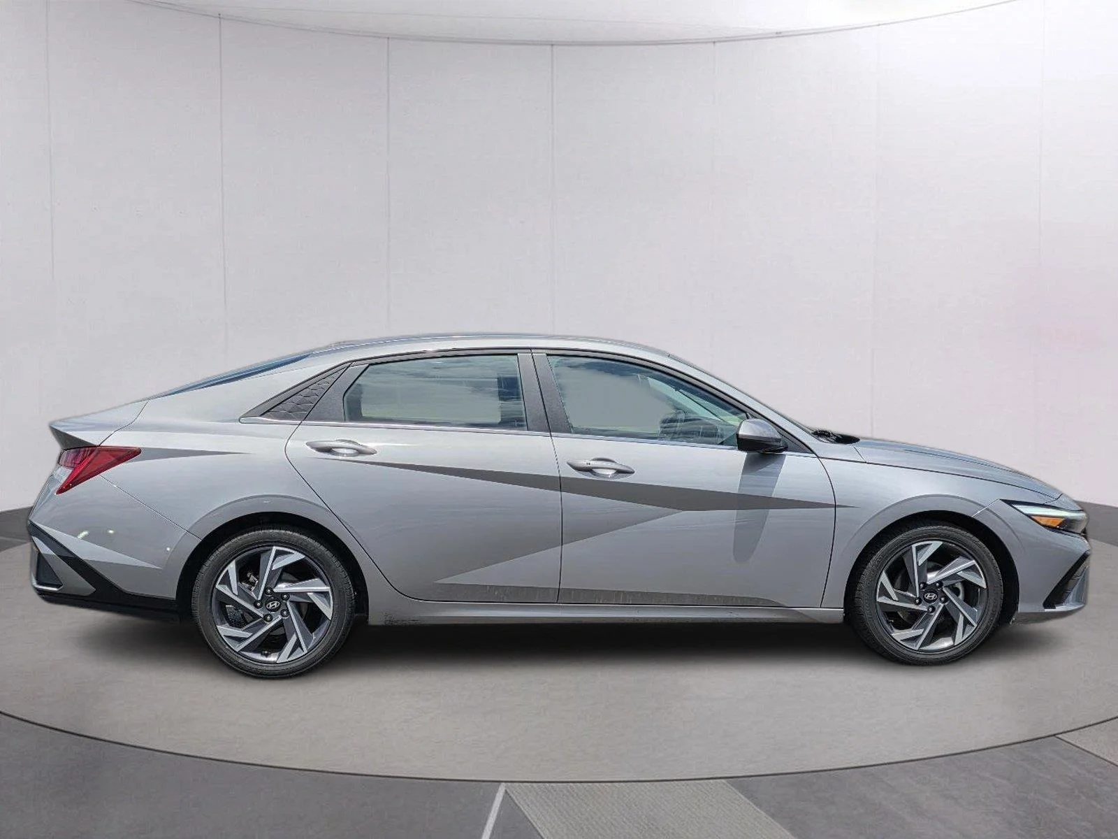 Used 2025 Fluid Metal Hyundai SEL Convenience image 4