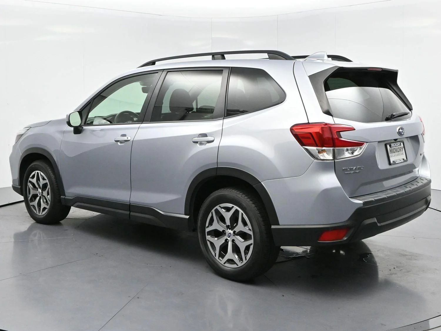 Used 2020 Ice Silver Metallic Subaru Premium image 5