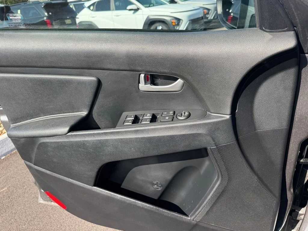 Used 2016 Silver Kia LX image 17
