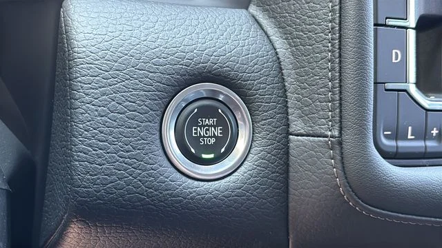 Used 2023 White GMC Denali image 29