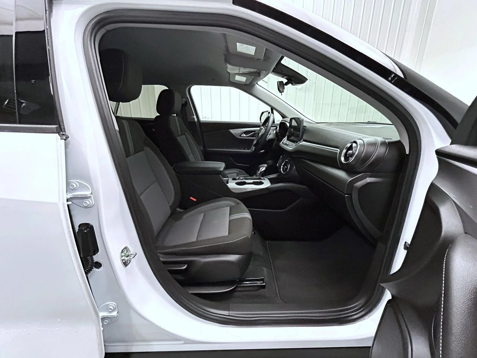Used 2025 White Chevrolet LT image 15