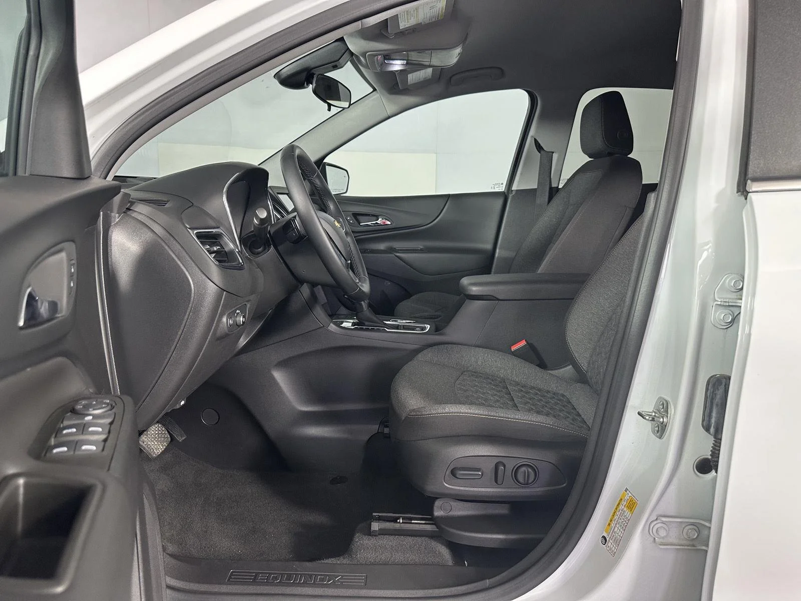 Used 2024 Summit White Chevrolet LT image 5